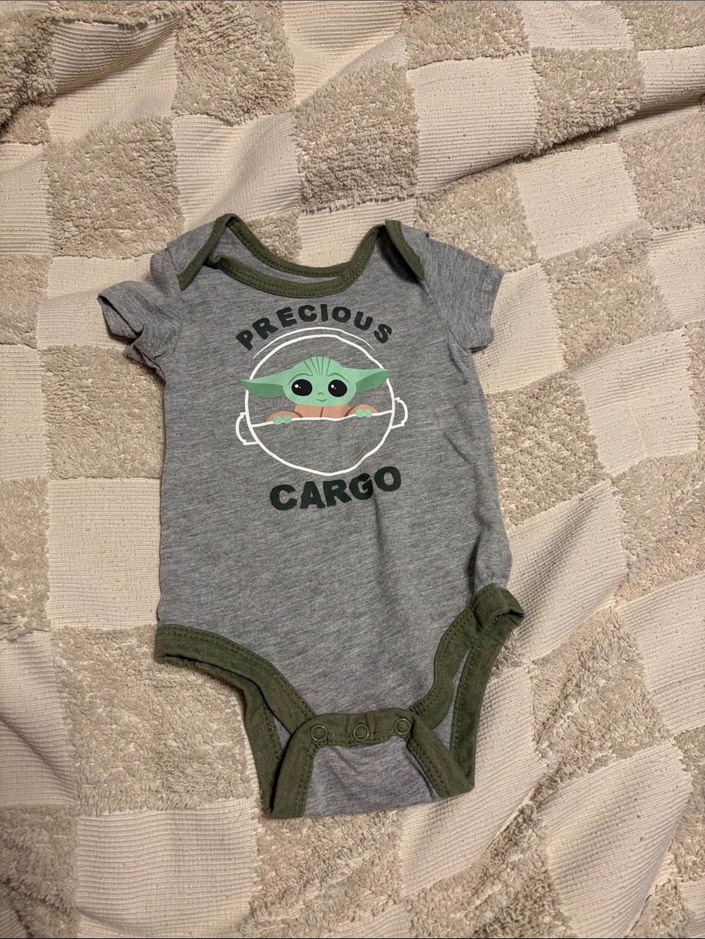 🪷EUC Star Wars 'Precious Cargo' Baby Yoda Bodysuit, like new, 0-3m